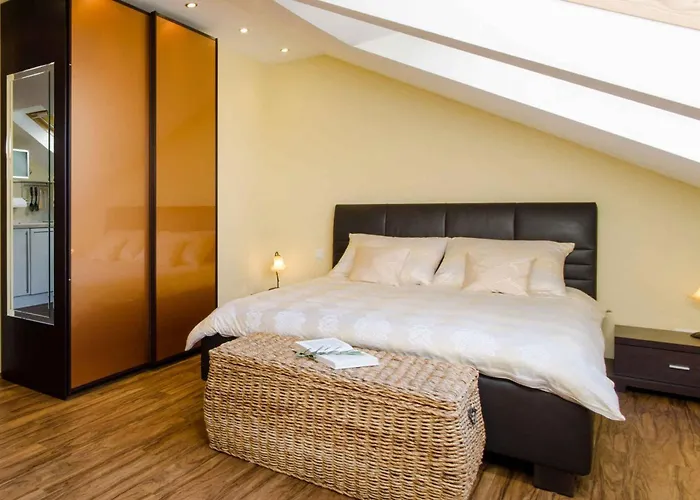 Two-bedroom Near Sea 8