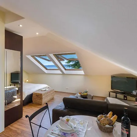 Two-bedroom Near Sea 8 * 茨里克韦尼察