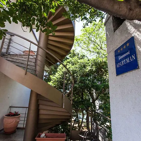 Two-bedroom Near Sea 8 公寓