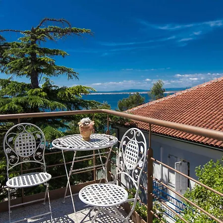 Two-bedroom Near Sea 8 Crikvenica