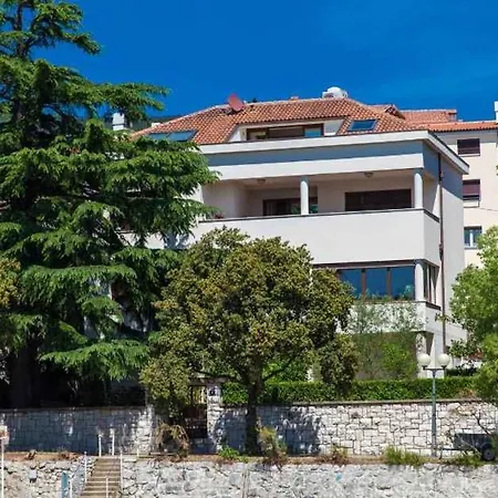 Two-bedroom Near Sea 8 Apartment *
