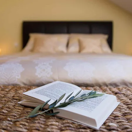 Two-bedroom Near Sea 8 *