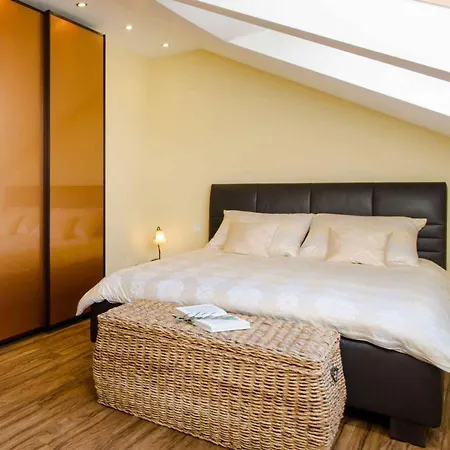 Two-bedroom Near Sea 8