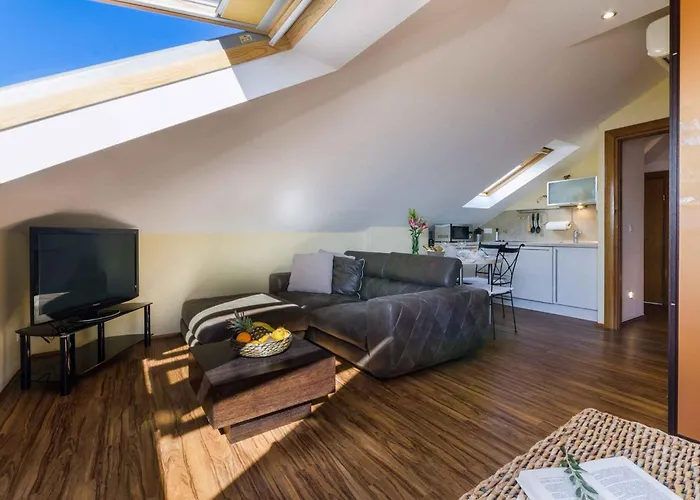 Apartmán Two-bedroom Near Sea 8